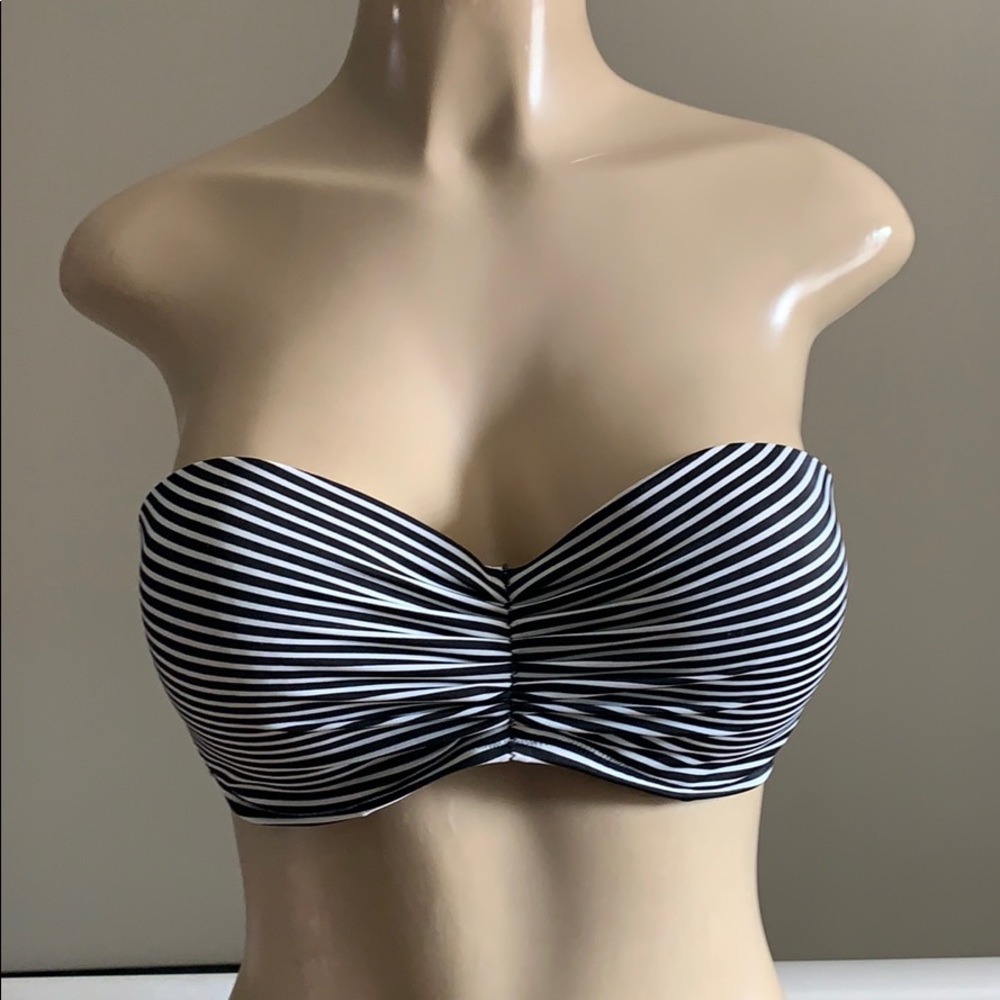 ❤️❤️Victoria’s Secret bathing suit top sz. 34DD